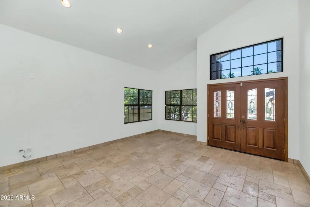 Real Estate Picture 4