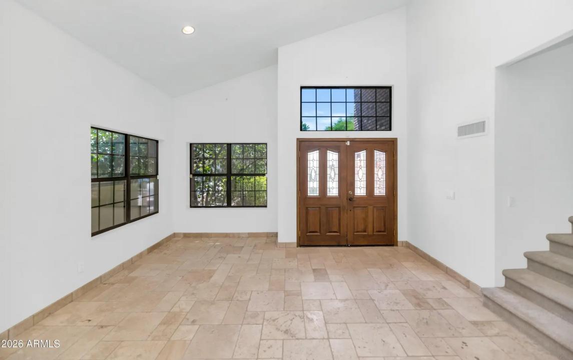 Real Estate Picture 3