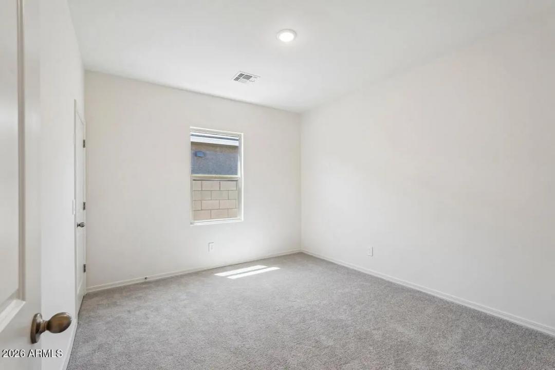 Real Estate Picture 16