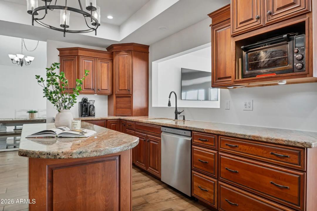 Real Estate Picture 14