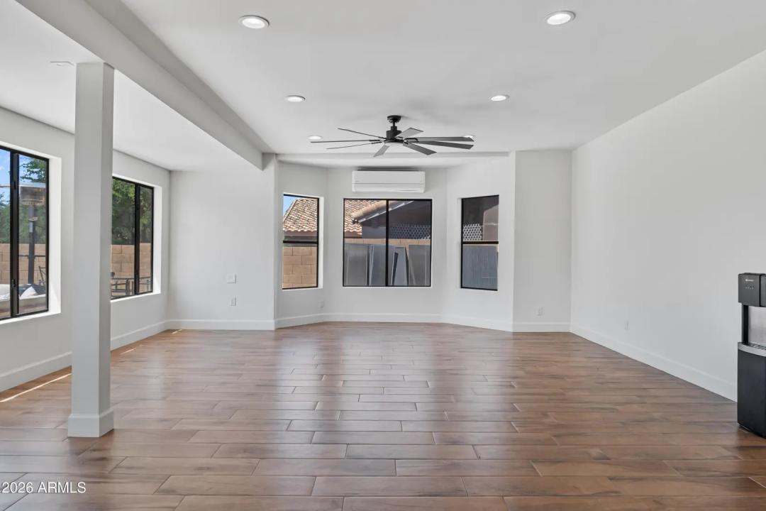 Real Estate Picture 17