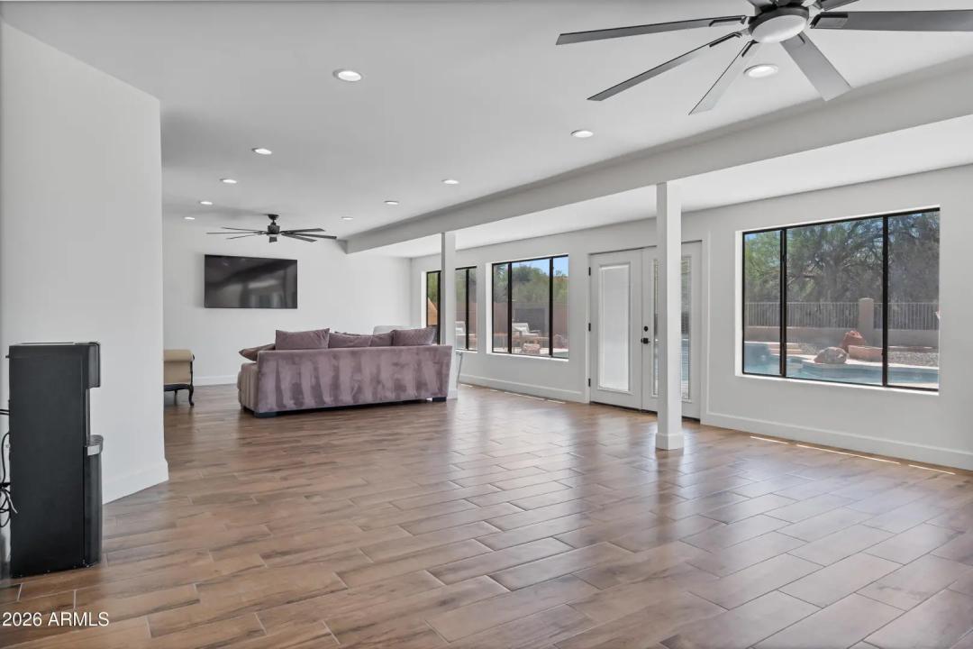 Real Estate Picture 18