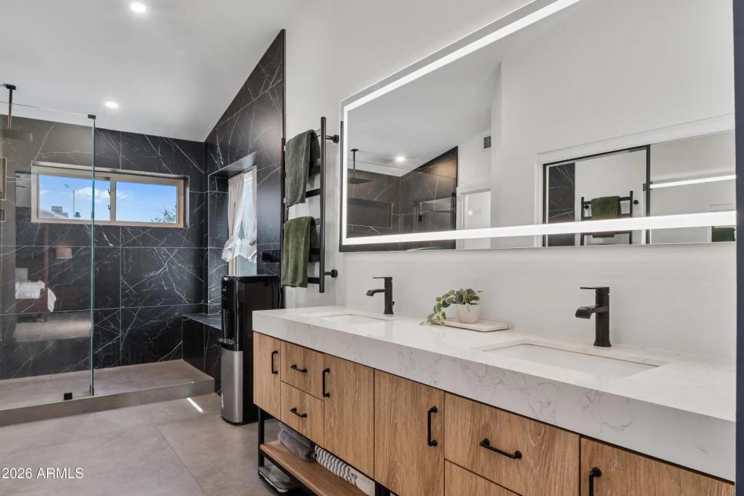 Real Estate Picture 3