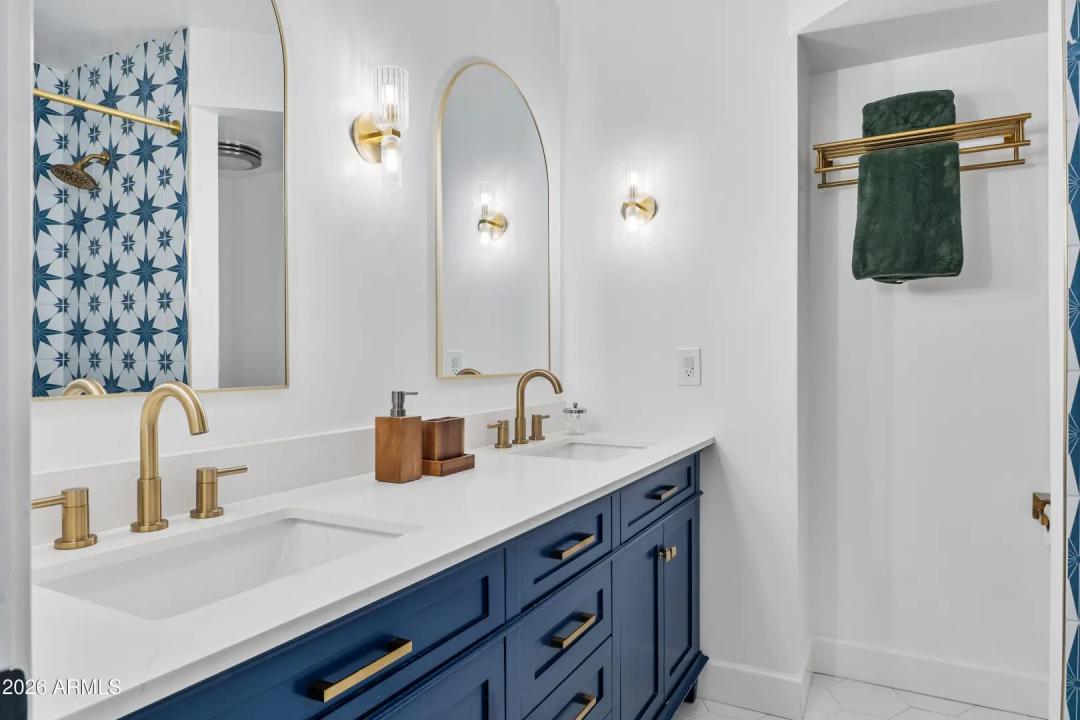 Real Estate Picture 23