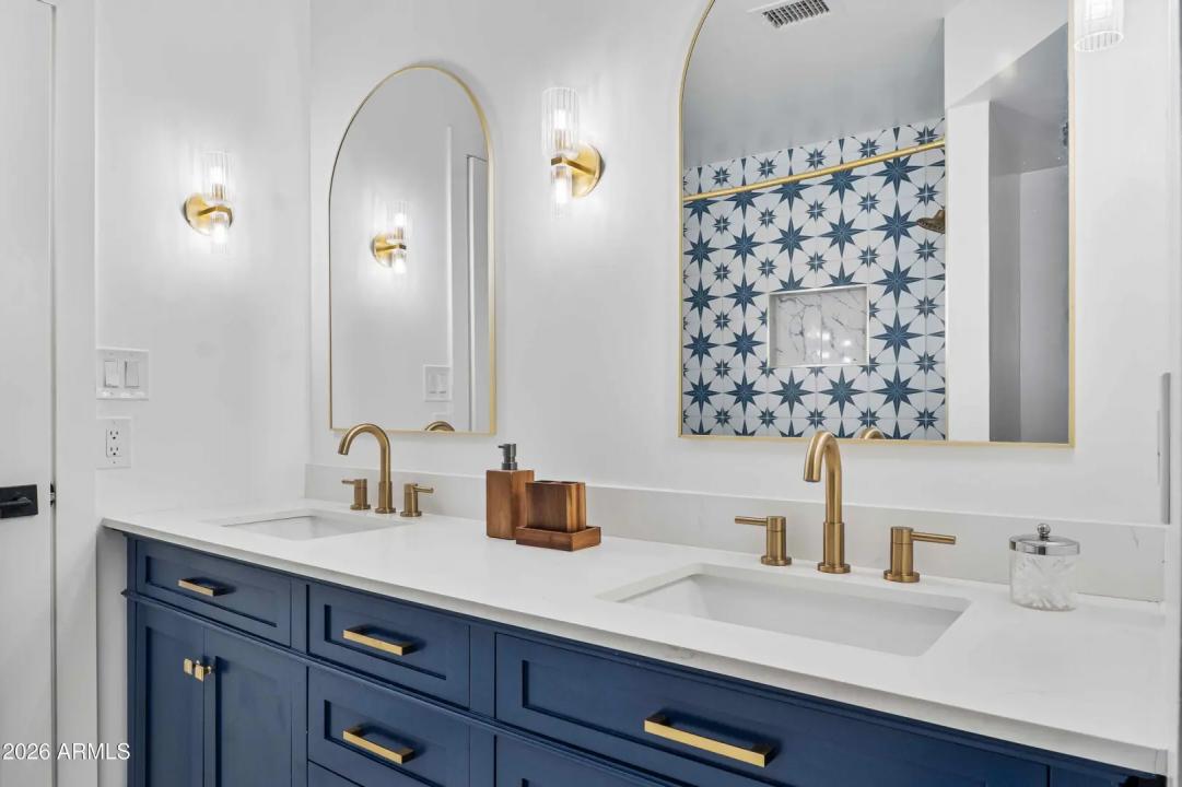 Real Estate Picture 4