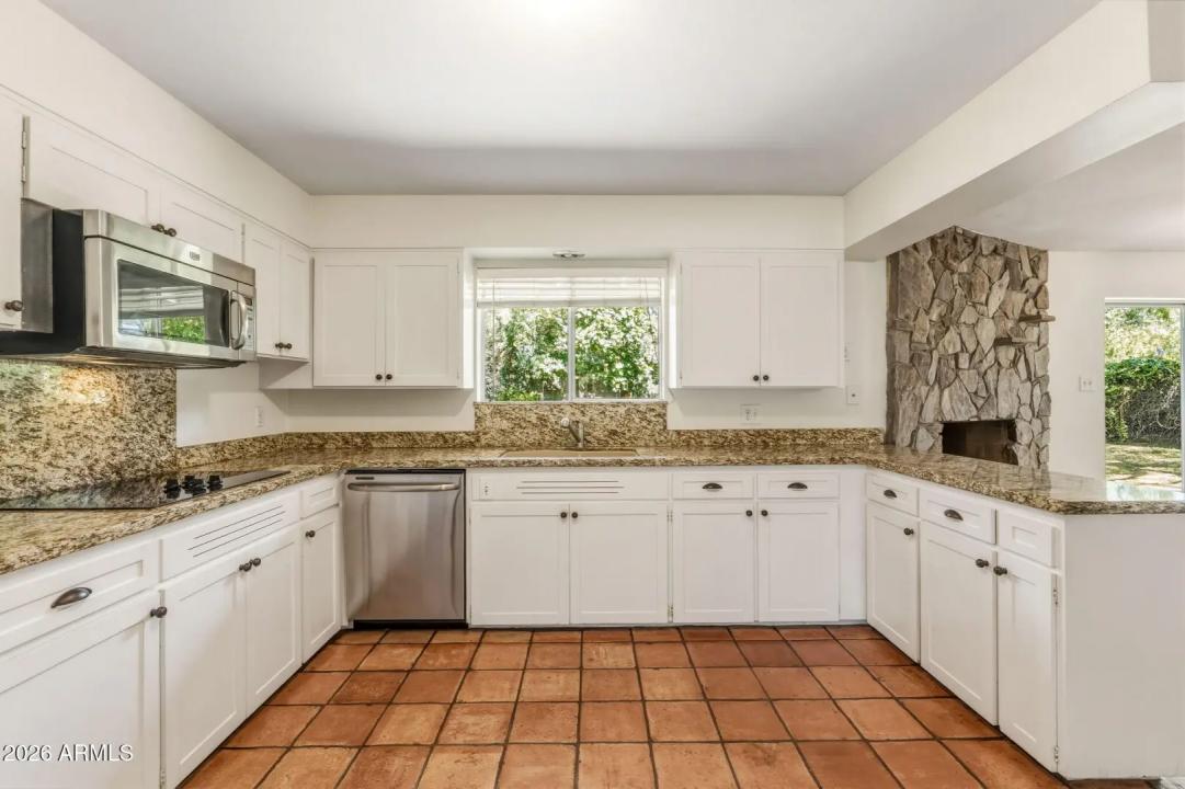 Real Estate Picture 7