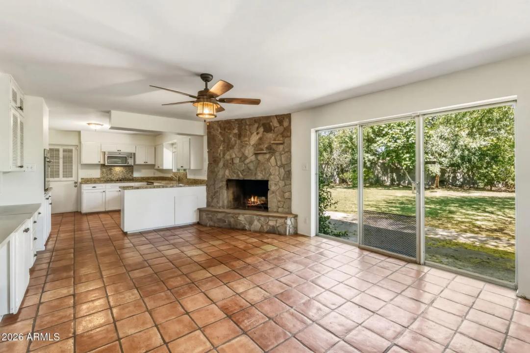 Real Estate Picture 8