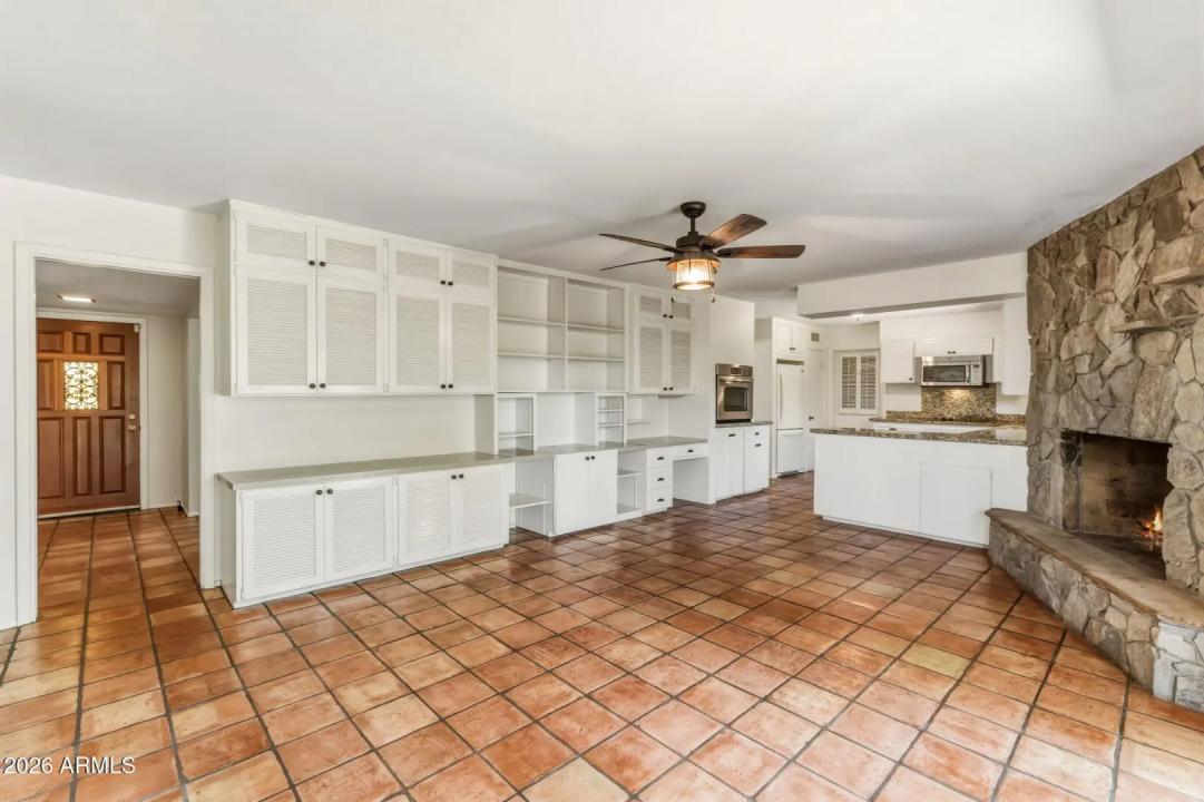 Real Estate Picture 9