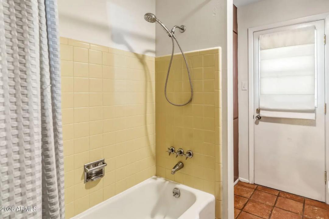 Real Estate Picture 11