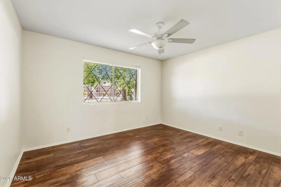 Real Estate Picture 12