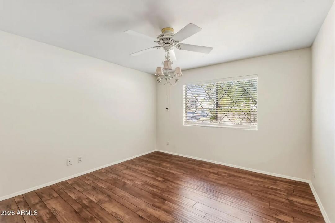 Real Estate Picture 14