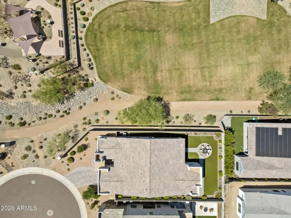 Real Estate Picture 4