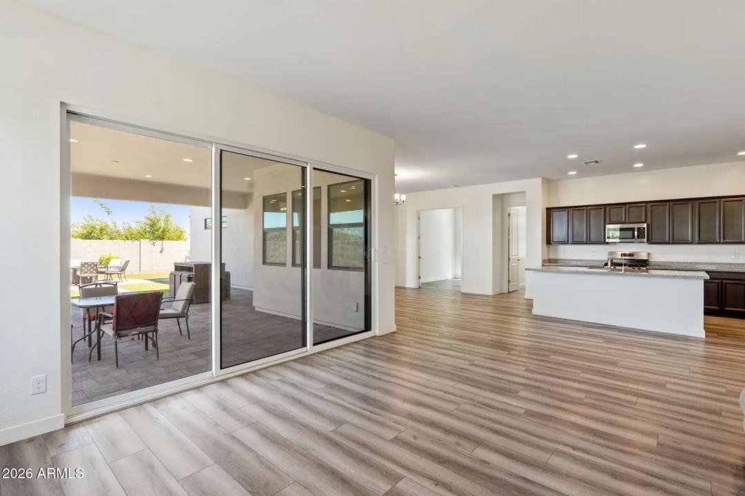 Real Estate Picture 8