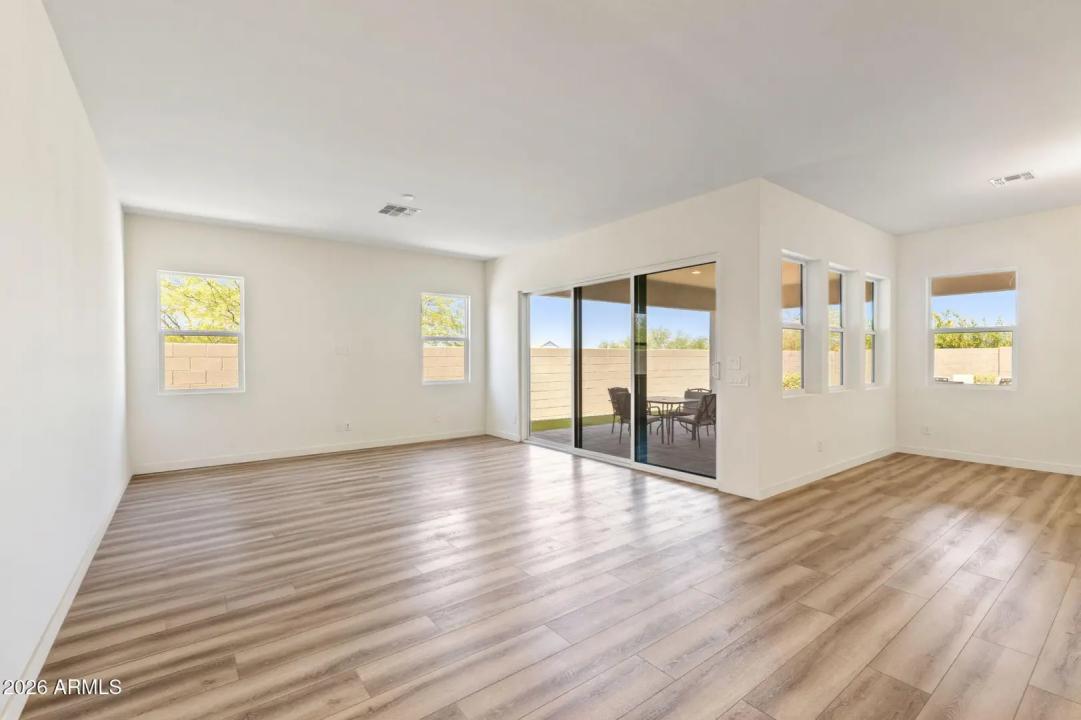 Real Estate Picture 9