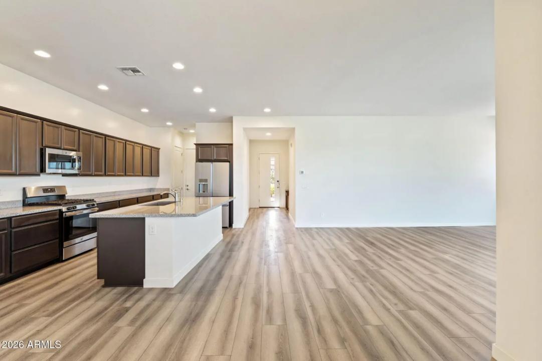 Real Estate Picture 14