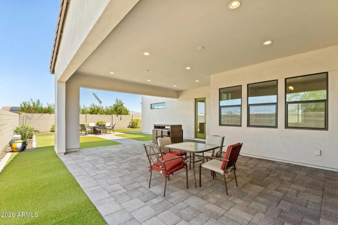 Real Estate Picture 16