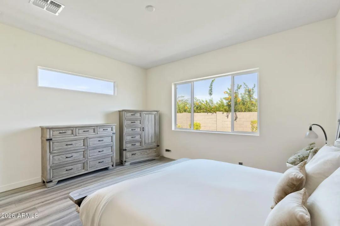 Real Estate Picture 22