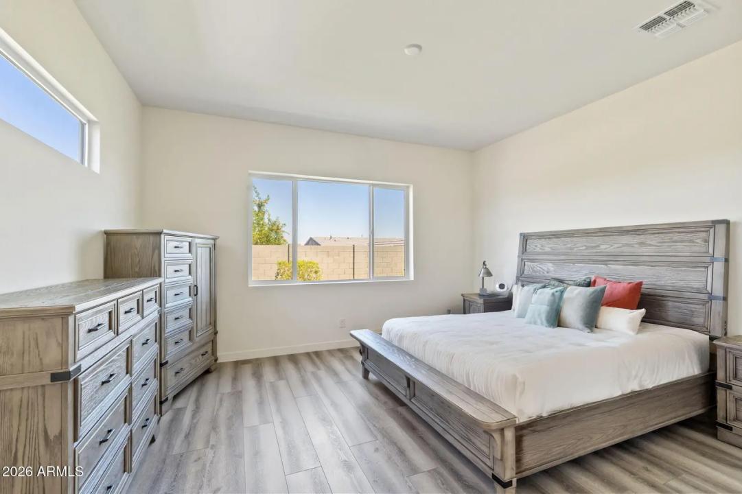 Real Estate Picture 23