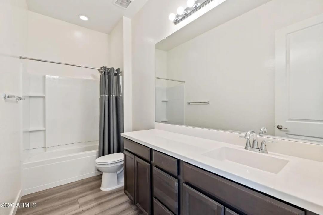 Real Estate Picture 33