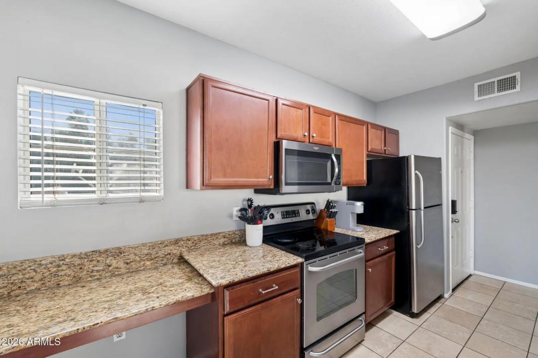 Real Estate Picture 4