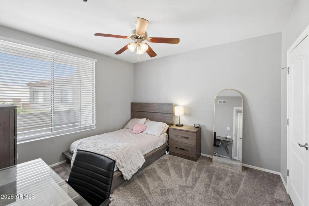 Real Estate Picture 5