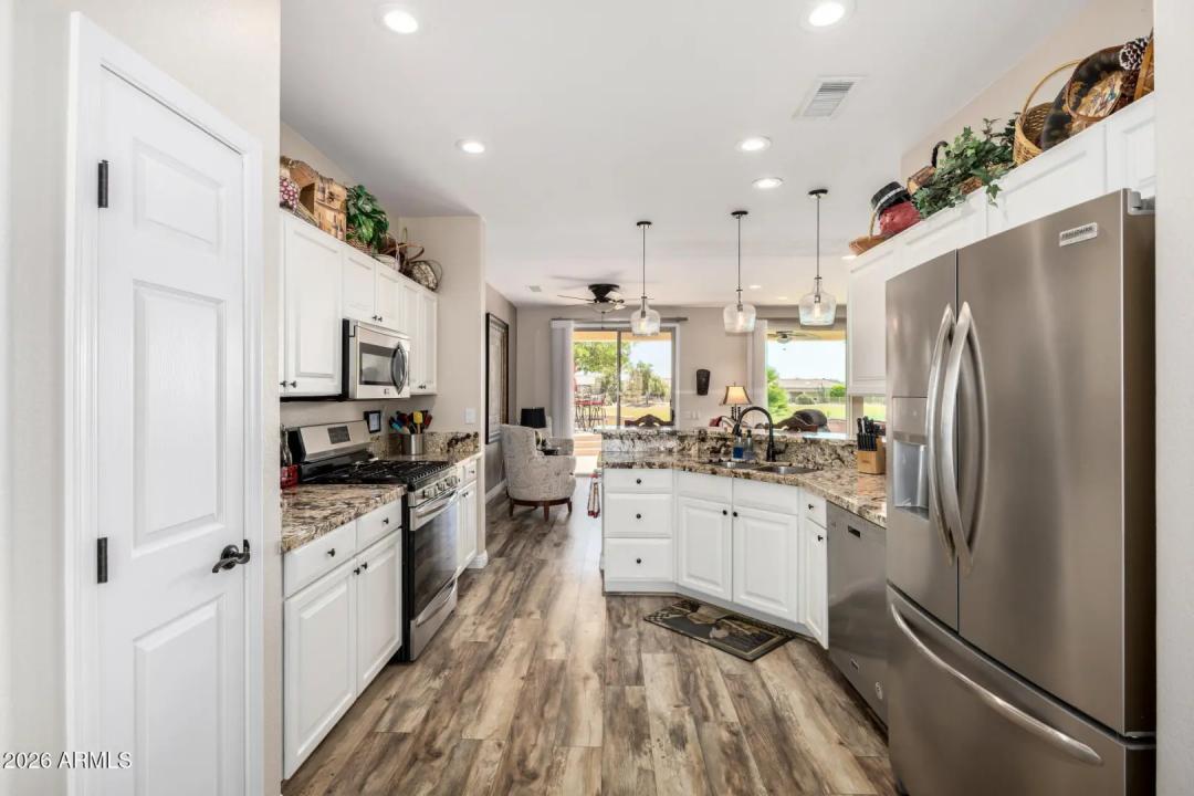 Real Estate Picture 8