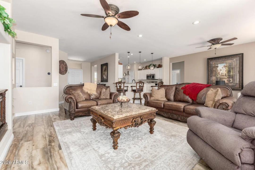 Real Estate Picture 11