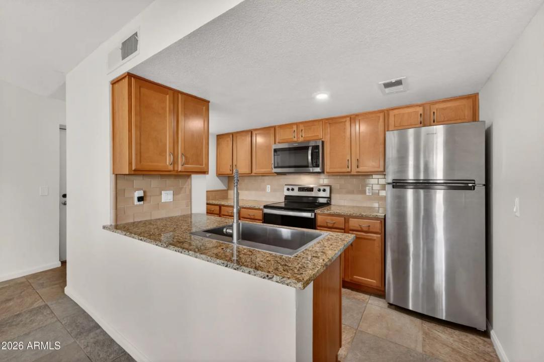 Real Estate Picture 7