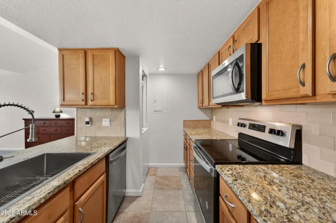 Real Estate Picture 8