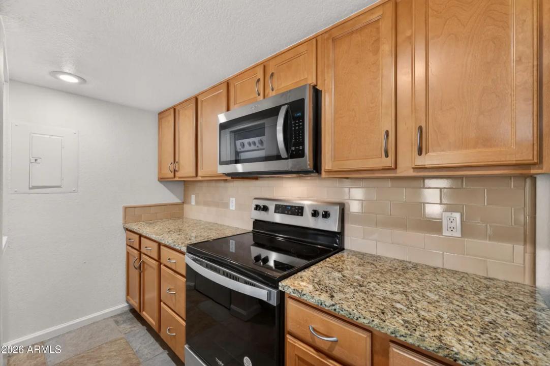 Real Estate Picture 9