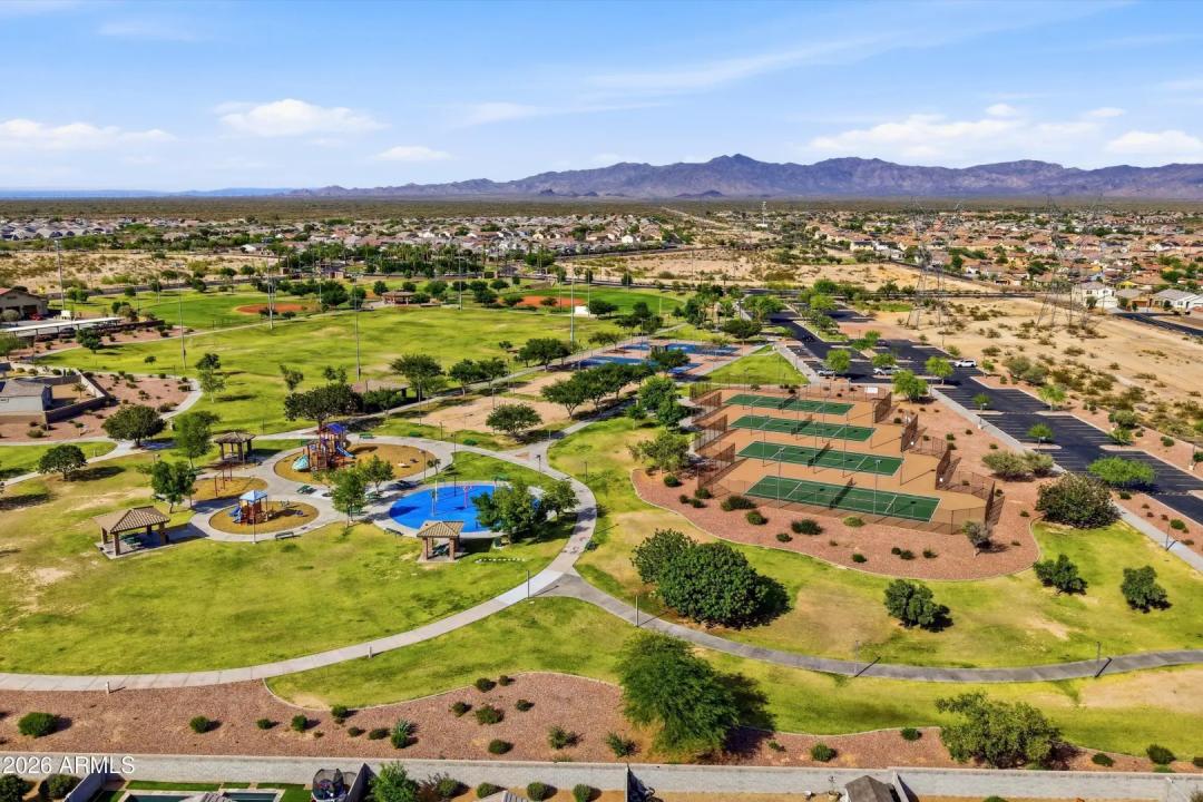 Real Estate Picture 14