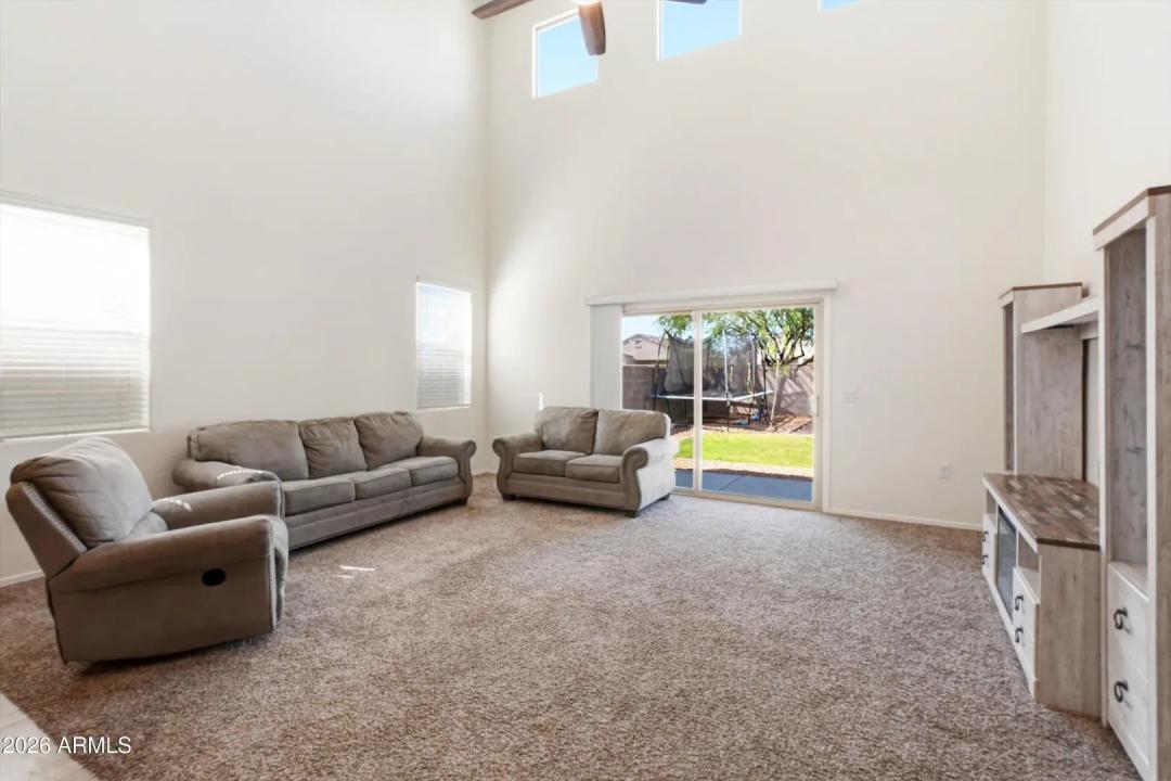 Real Estate Picture 5