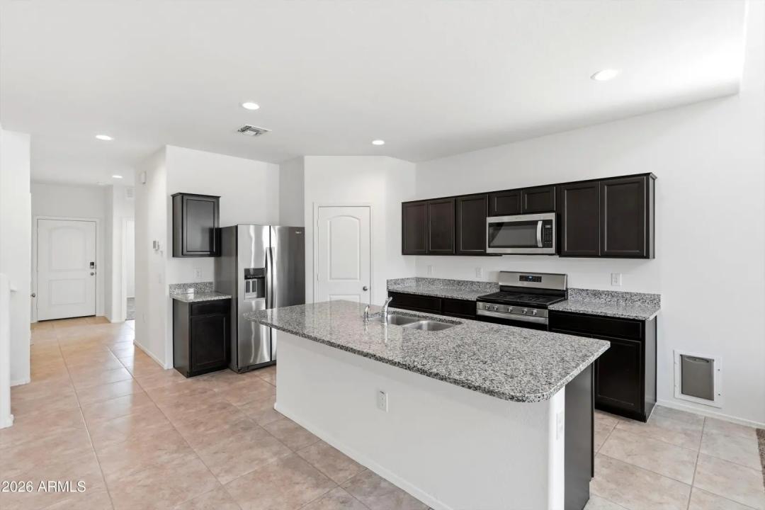 Real Estate Picture 4