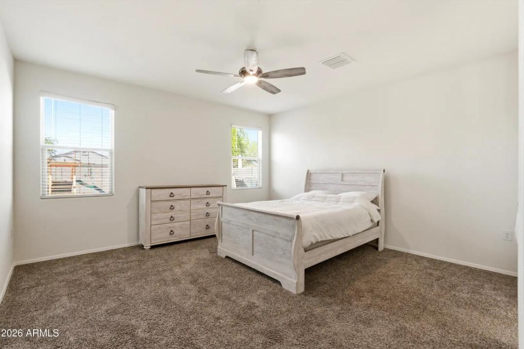 Real Estate Picture 7