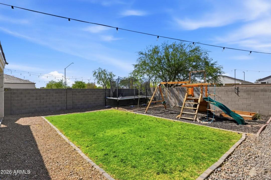 Real Estate Picture 11