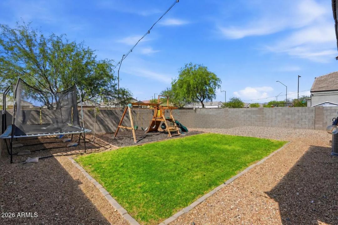Real Estate Picture 12