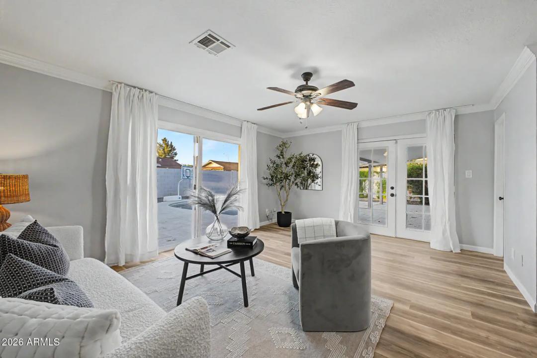 Real Estate Picture 14