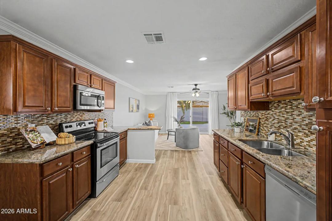 Real Estate Picture 10