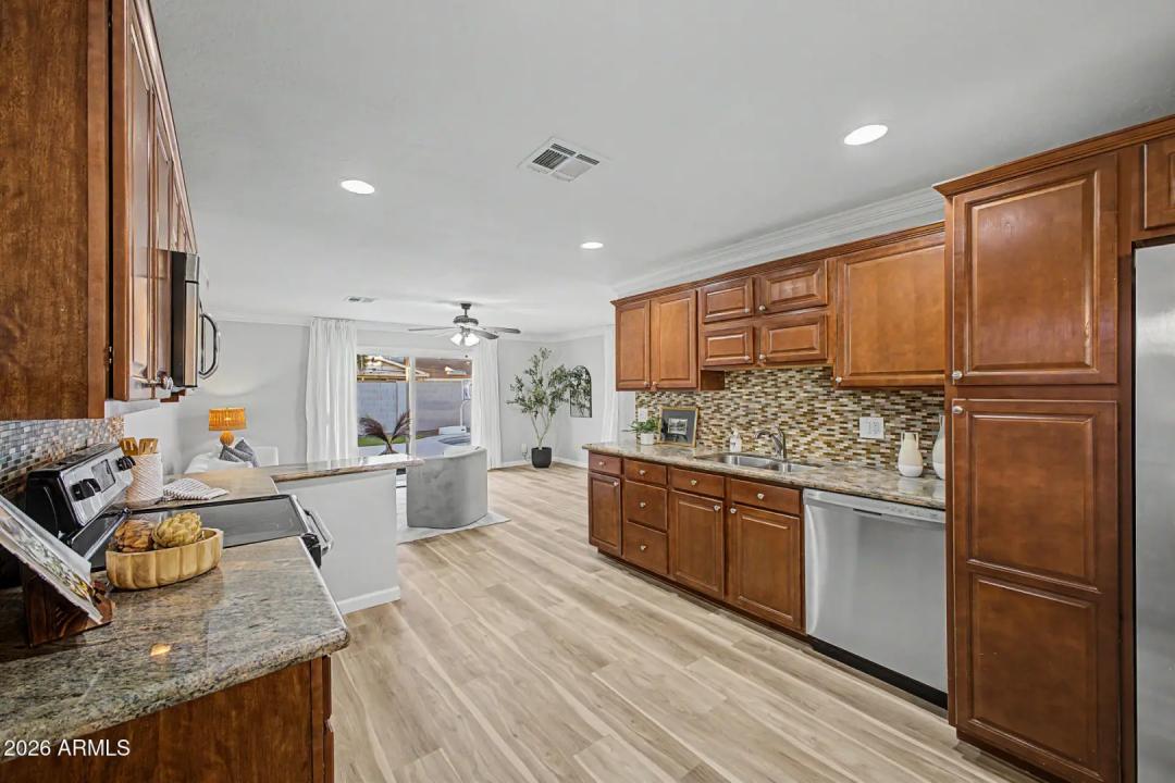 Real Estate Picture 11