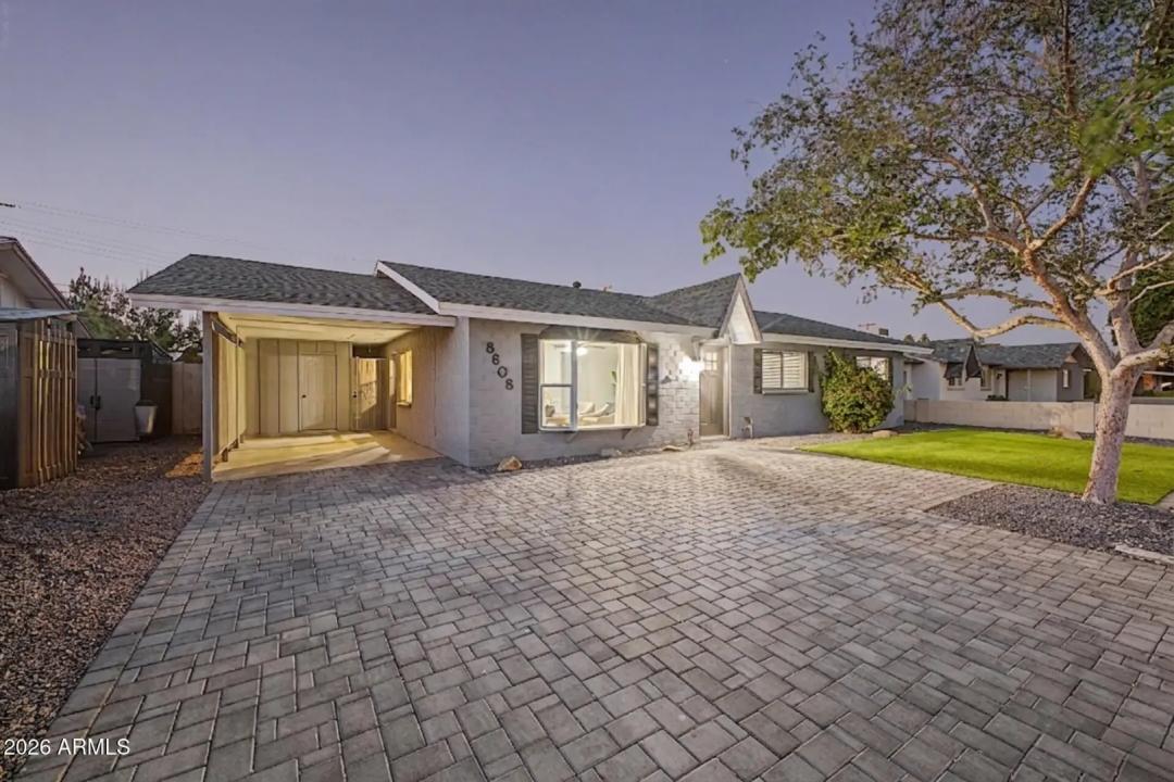 Real Estate Picture 3