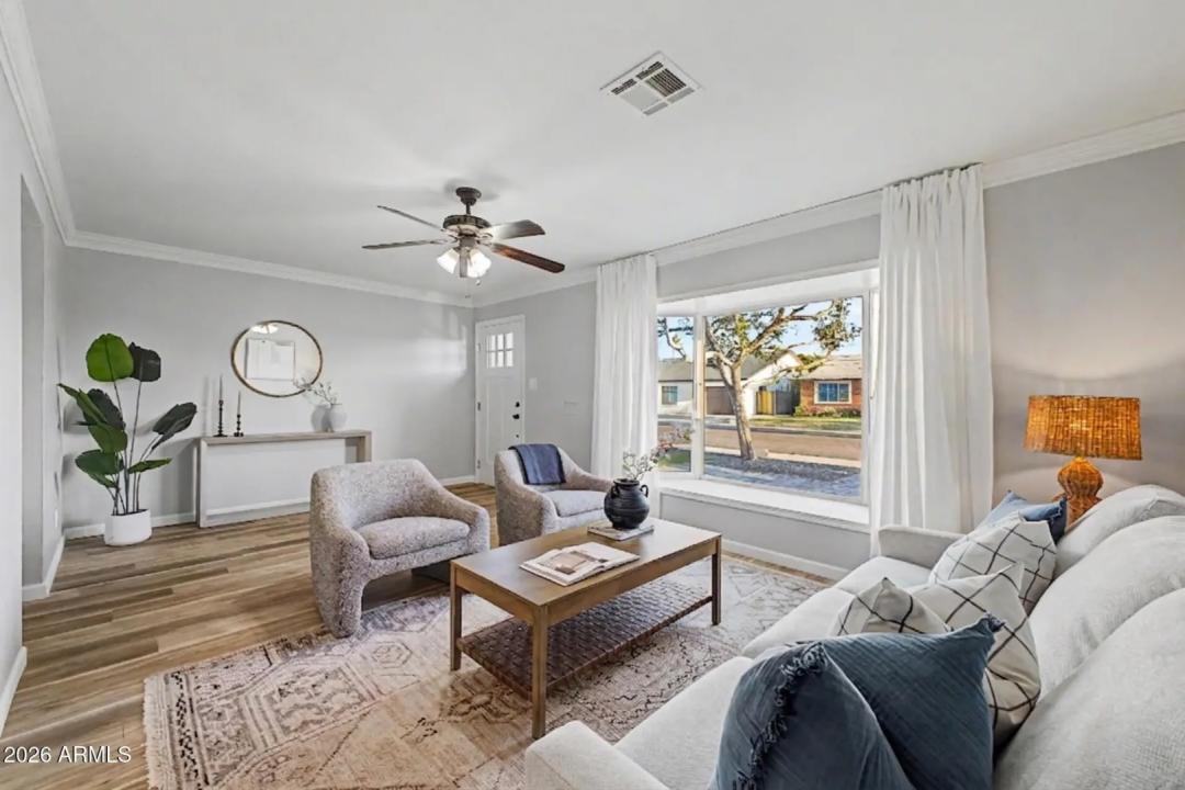 Real Estate Picture 4