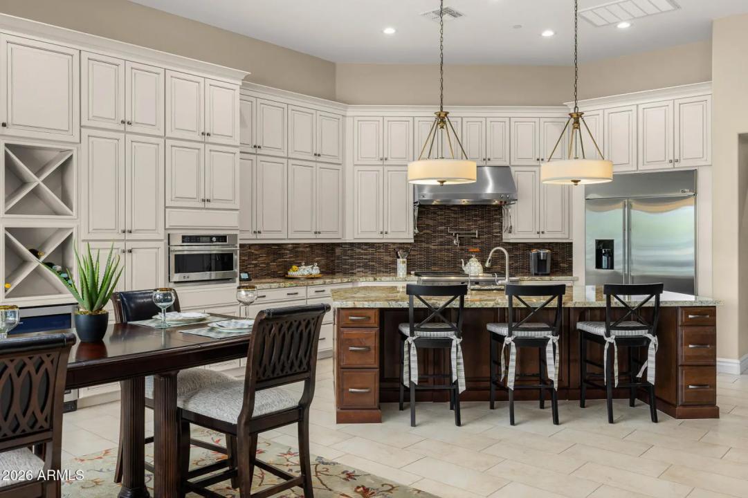 Real Estate Picture 5