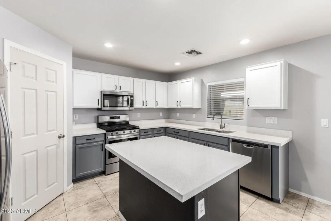 Real Estate Picture 8