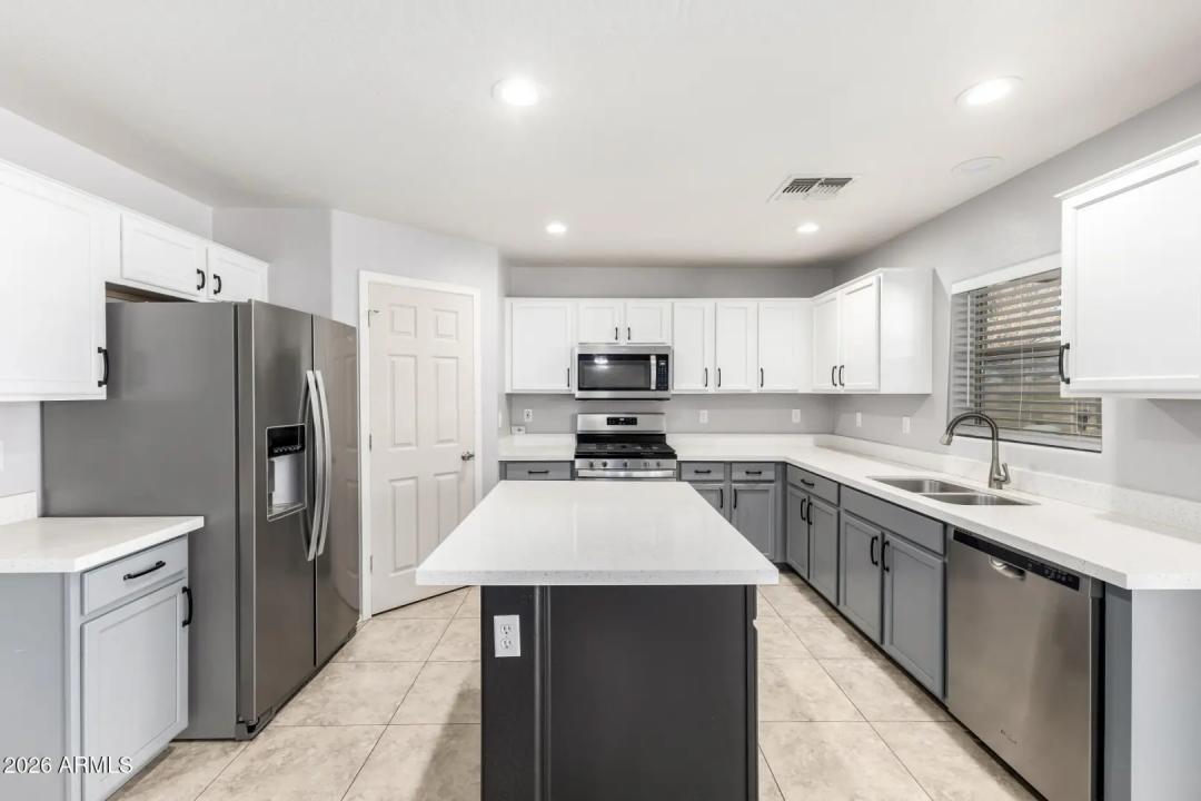 Real Estate Picture 9