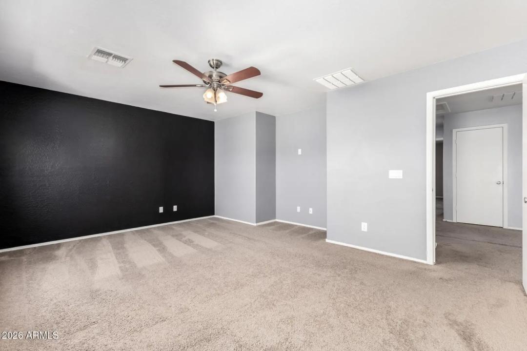 Real Estate Picture 16