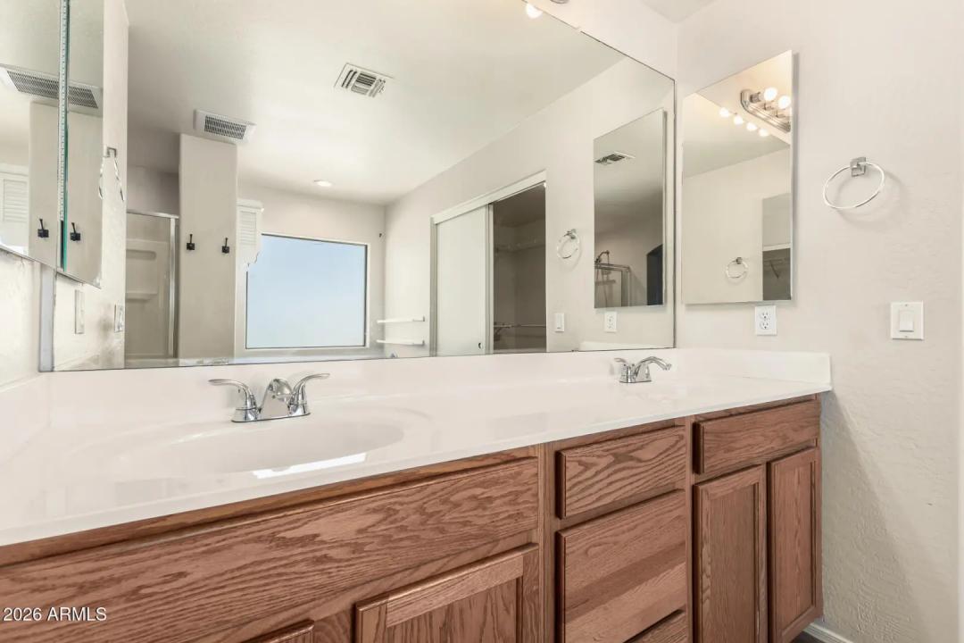 Real Estate Picture 17