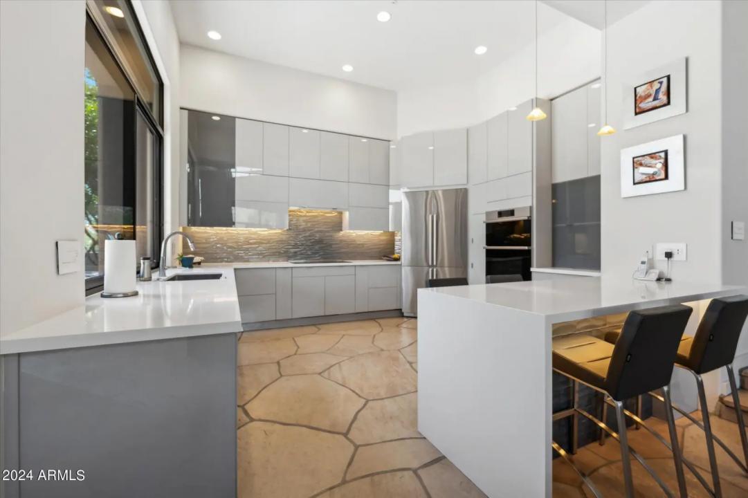 Real Estate Picture 9