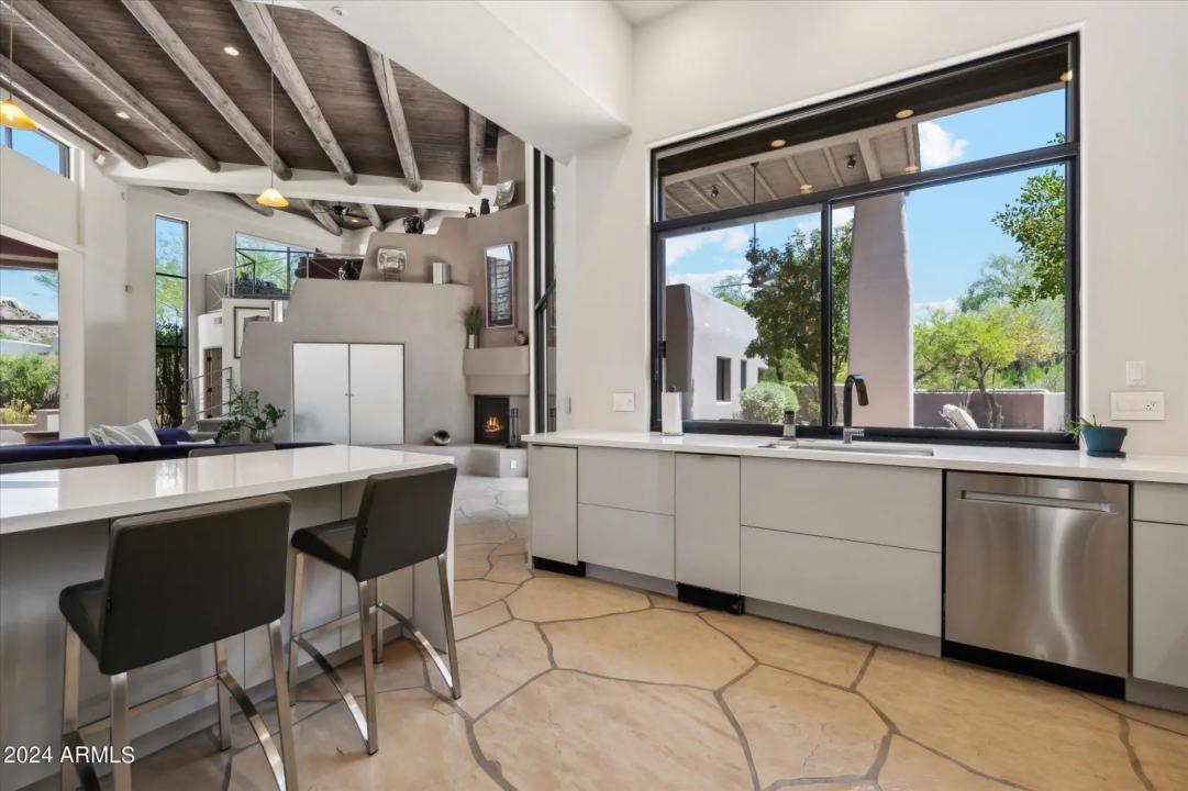 Real Estate Picture 11