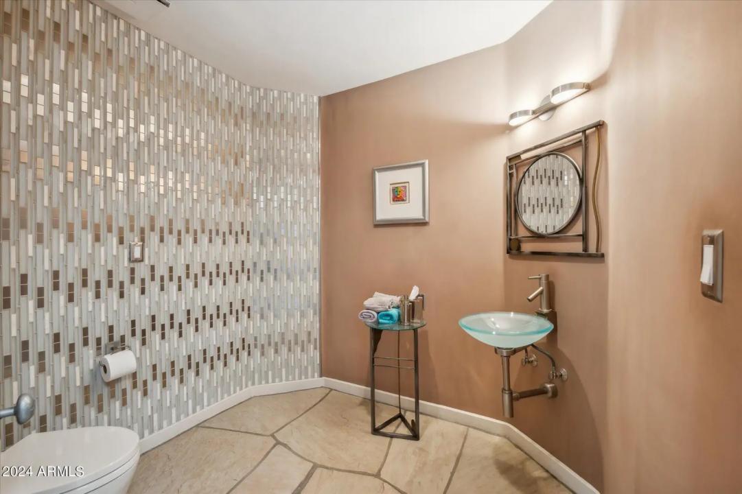 Real Estate Picture 15