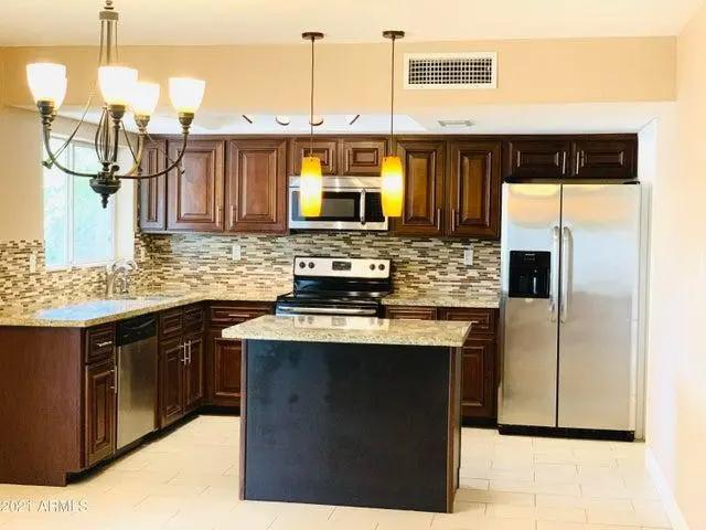 Real Estate Picture 4